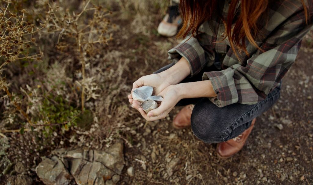 woman holding crystals while trying to manifest using the laws of the universe